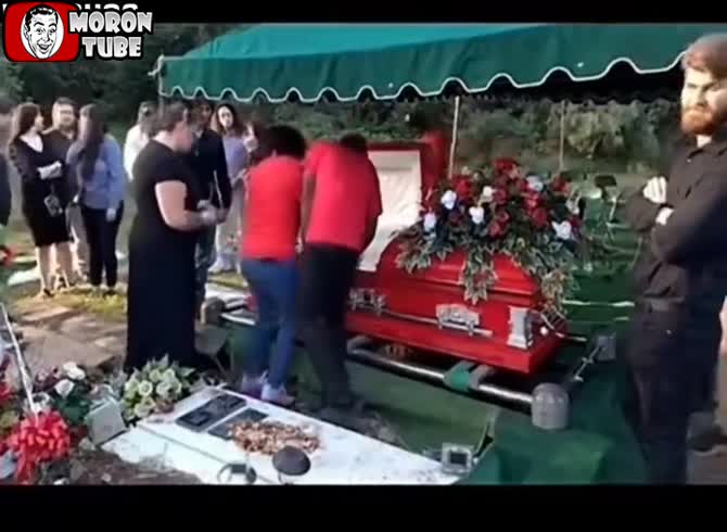 Video: At her son's funeral, she twerks